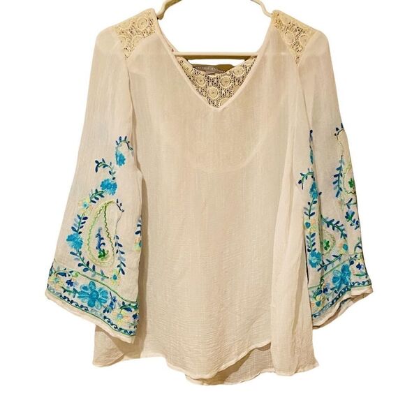 Valerie Stevens Embroidered Batwing Top Size Large Lace Back - Picture 1 of 11